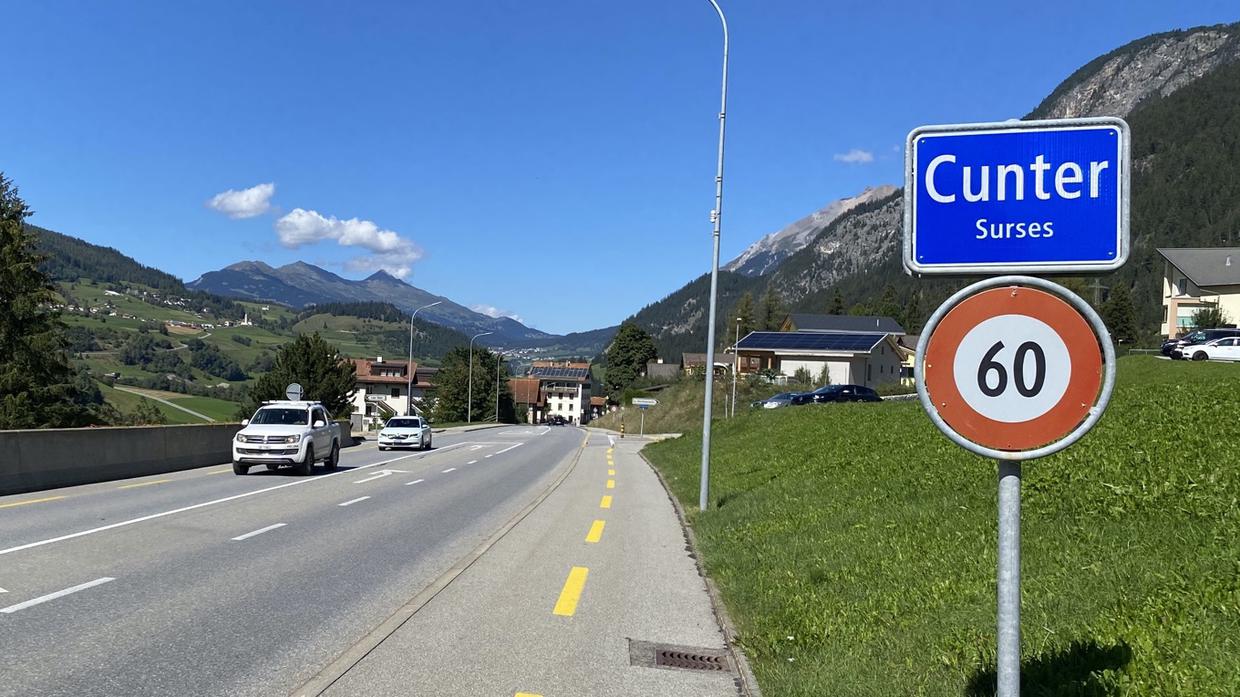 A welcome sign for the Swiss town of Cunter.